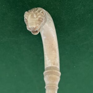 Canne animalière en ivoire avec cites