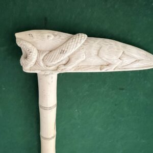 Canne en ivoire avec cites