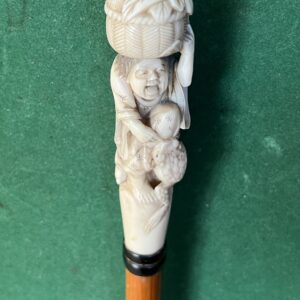 Canne en ivoire avec cites